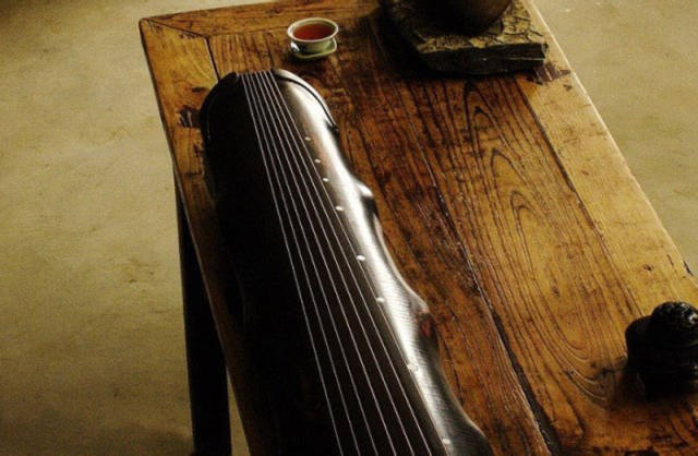 伊犁哈萨克自治州古琴蕴含的传统文化，一把古琴制备出来要两年的时间